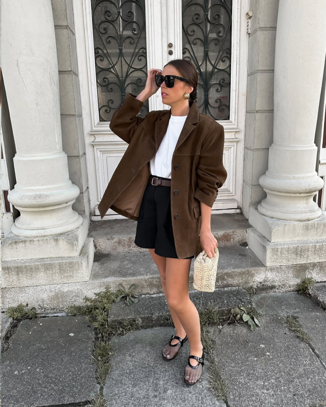 Professional women's brown Banbury tailored blazer for a chic, elegant look. Ideal for autumn/spring outerwear.