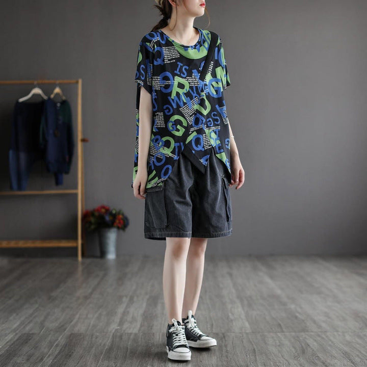 Trendy women's baggy wide leg jorts in black denim, offering cargo pockets for a utility-chic look.