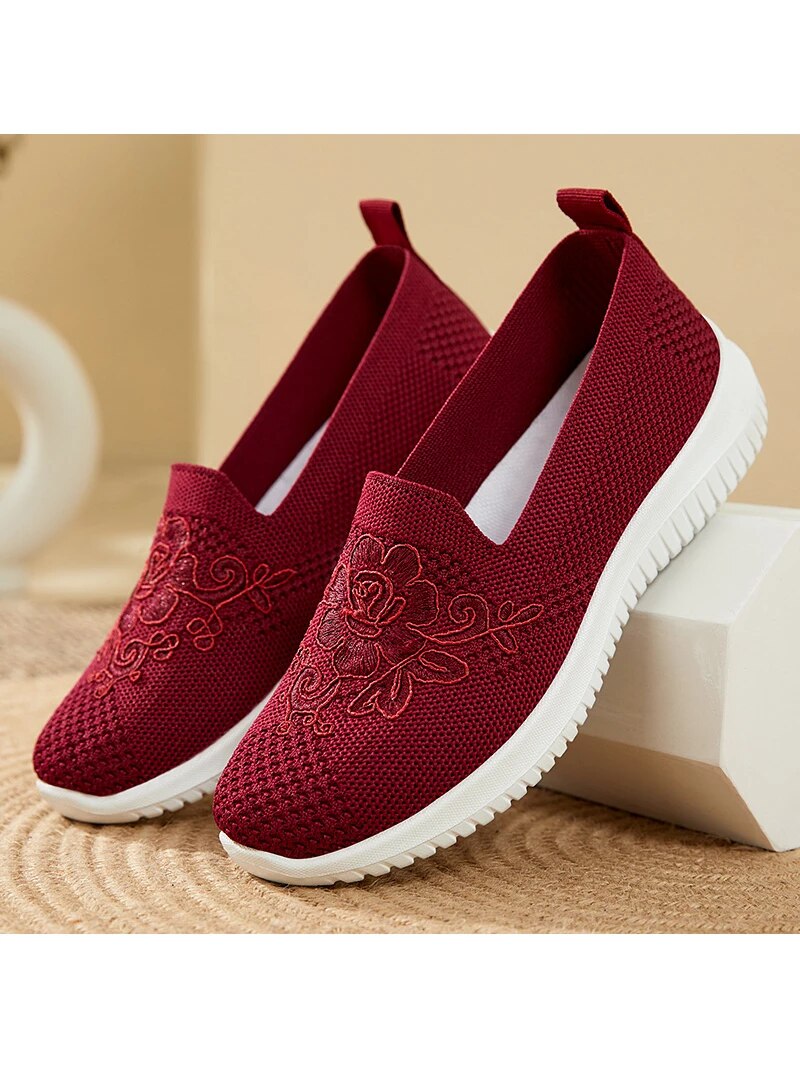 Comfortable women's embroidered summer sandals, offering breathable support for everyday wear.