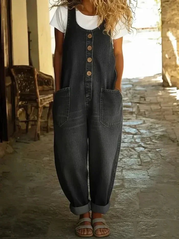 Relaxed fit women's overalls with wide legs, a stylish button front closure & functional pockets. Ideal casual wear.