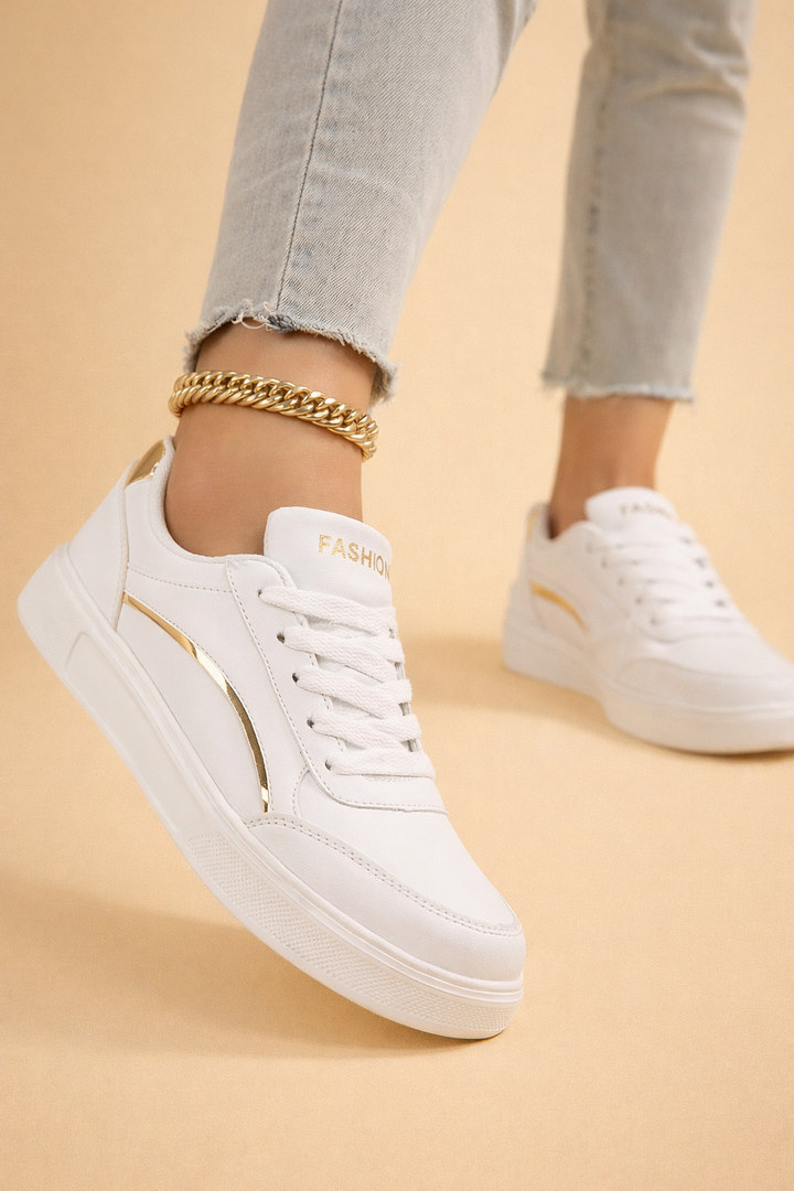 Chic women's platform sneakers, perfect for urban style and everyday comfort. Lightweight & versatile.