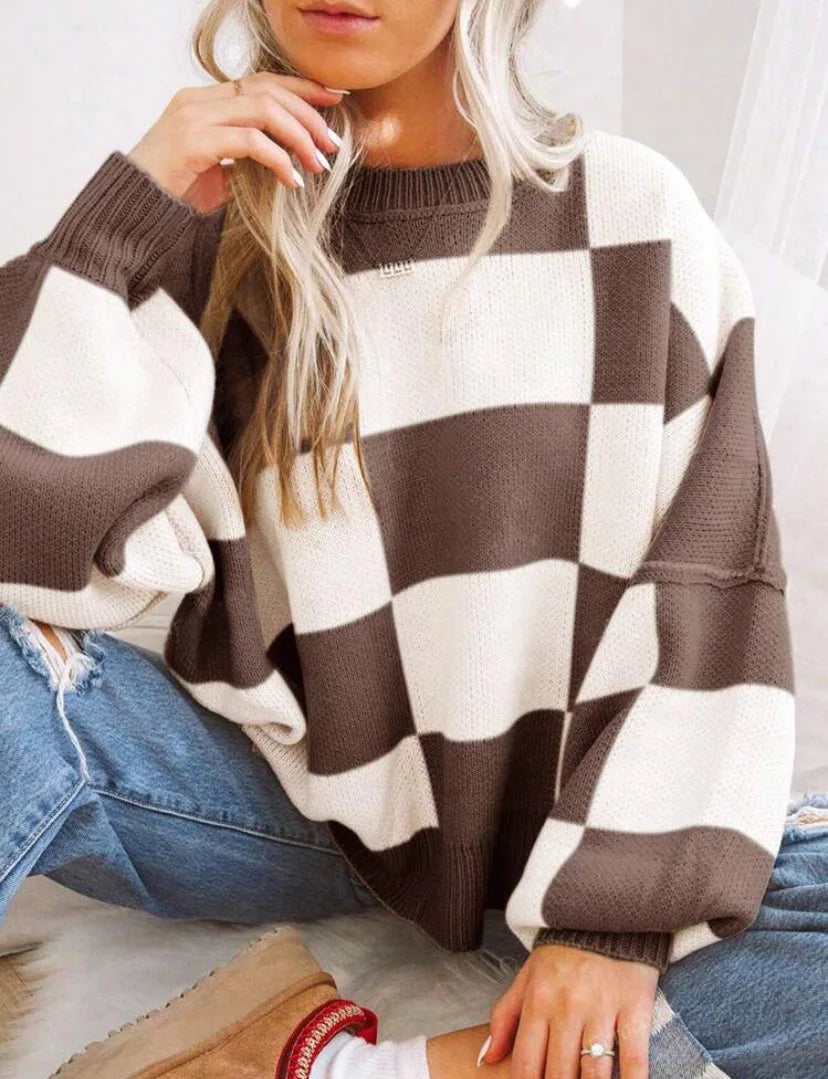 Relaxed fit women's checkerboard knitted sweater, cozy oversized pullover for ultimate comfort.