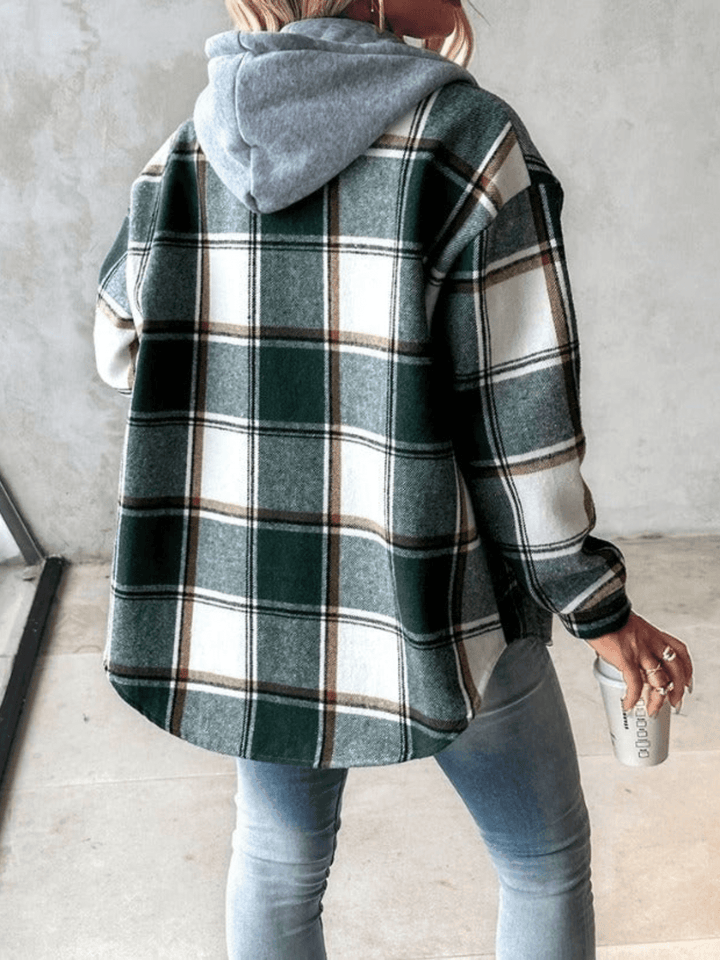 Long-sleeve women's checkered hoodie jacket, providing cozy comfort & casual style.