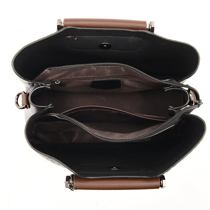 Classic faux leather women's handbag. Everyday shoulder bag with a timeless and elegant design.