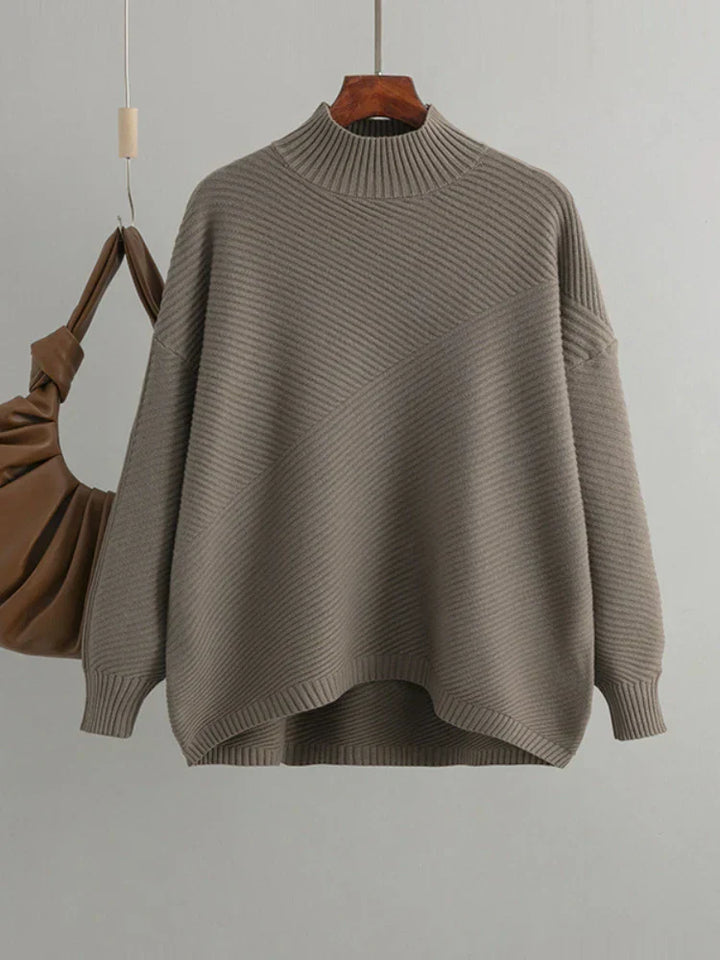 Women's classic knit jumper in an oversized fit with a crew neck and ribbed design, perfect for casual comfort.