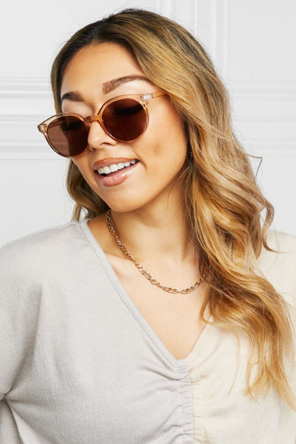 Women's classic UV400 round sunglasses with tinted lenses for chic sun protection.