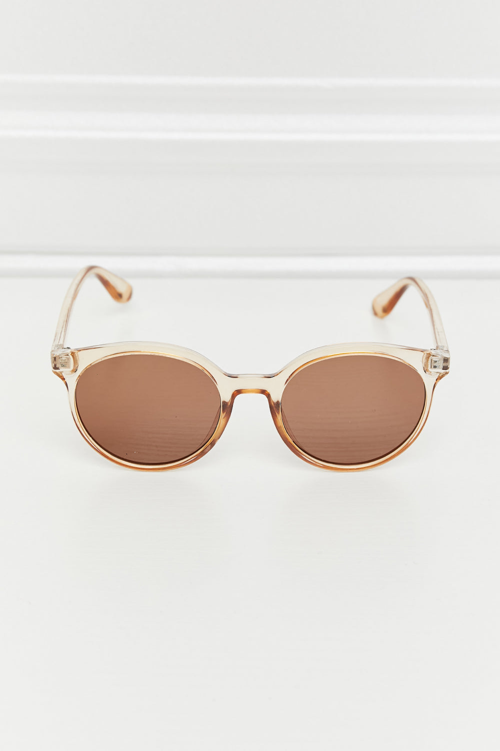 Modern classic women's round UV400 sunglasses; stylish, protective eyewear for fashion-forward women.