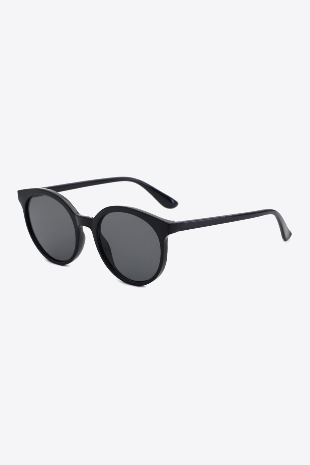 Close-up of women's classic round UV400 sunglasses, highlighting frame and tinted lens detail.
