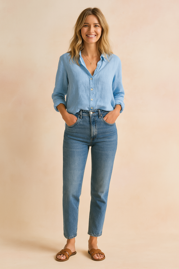 Effortless women's long-sleeve button-up shirt in a classic, relaxed fit. Perfect for casual everyday fashion.