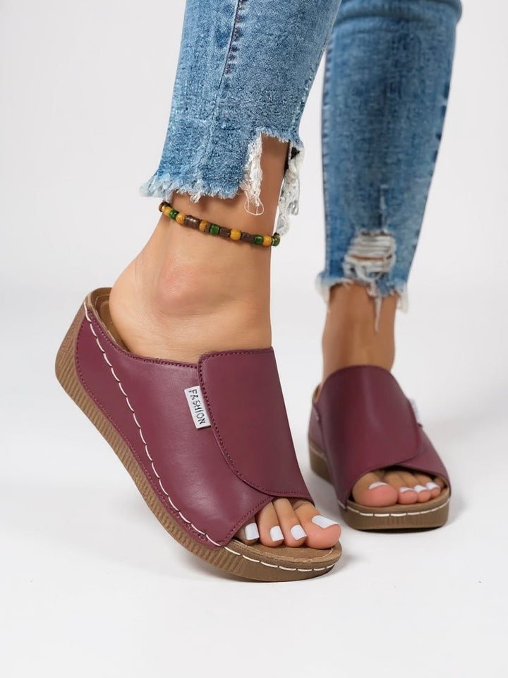 Slip-on women's comfort slides featuring a chic platform design. Perfect for casual summer outings.