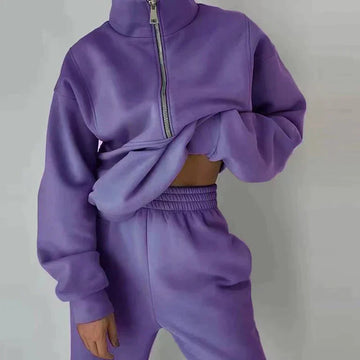 Breathable women's athletic two-piece set for ultimate comfort during training and daily wear.