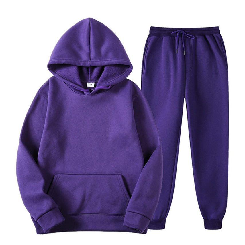 Women's comfortable jogging set in a relaxed fit. Perfect for loungewear or activewear.