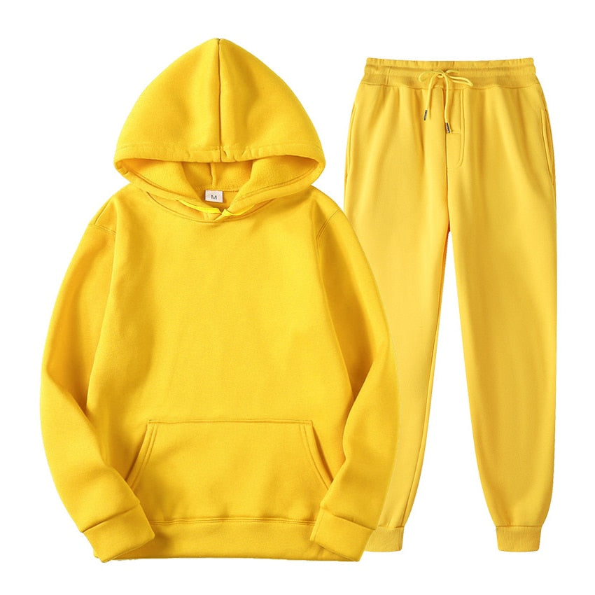 Two-piece women's jogging set. Relaxed fit and comfortable for all-day wear.