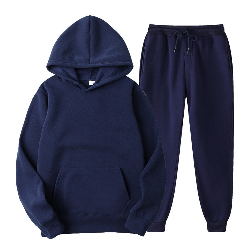 Active women's jogging set with a relaxed fit. Comfortable & stylish for exercise or casual.