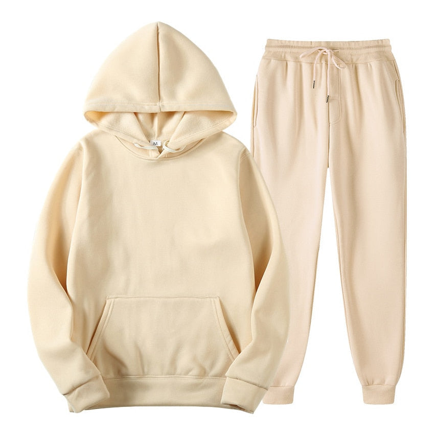 Women's casual jogging set. Relaxed fit, comfortable loungewear tracksuit.