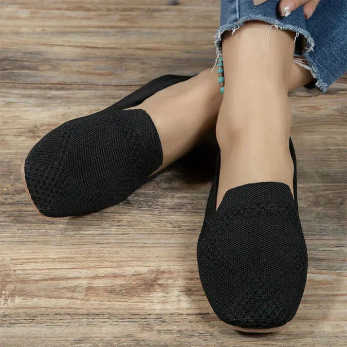 Chic women's slip-on flats with a rounded toe, stylish and comfortable for versatile fashion everyday.