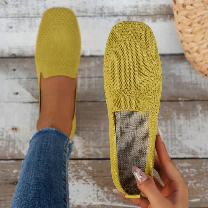 Fashionable women's slip-on flats, comfortable and chic loafers with a rounded toe for versatile casual style.