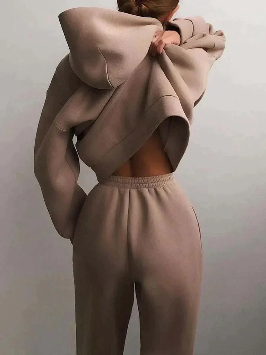 Soft loungewear set for women, featuring a cozy hoodie & matching jogging pants for ultimate comfort.