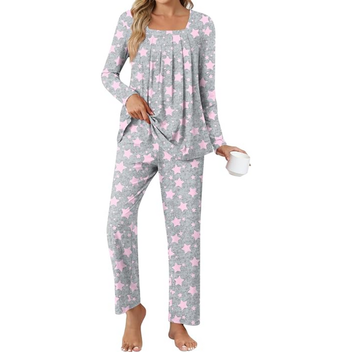 Cozy autumn women's 2-piece pajama set, comfortable loungewear with pockets for chilly evenings.