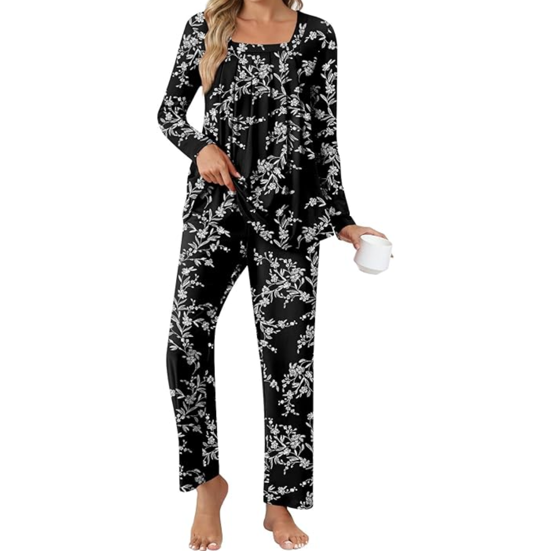 Women's autumn loungewear pajama set, comfy 2-piece sleepwear with practical pockets.