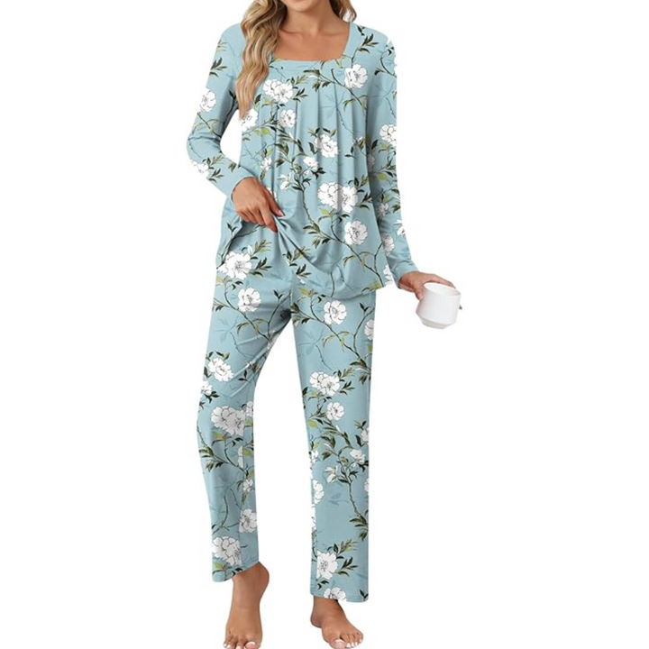 Women's comfortable sleepwear and loungewear set, 2-piece design with pockets.