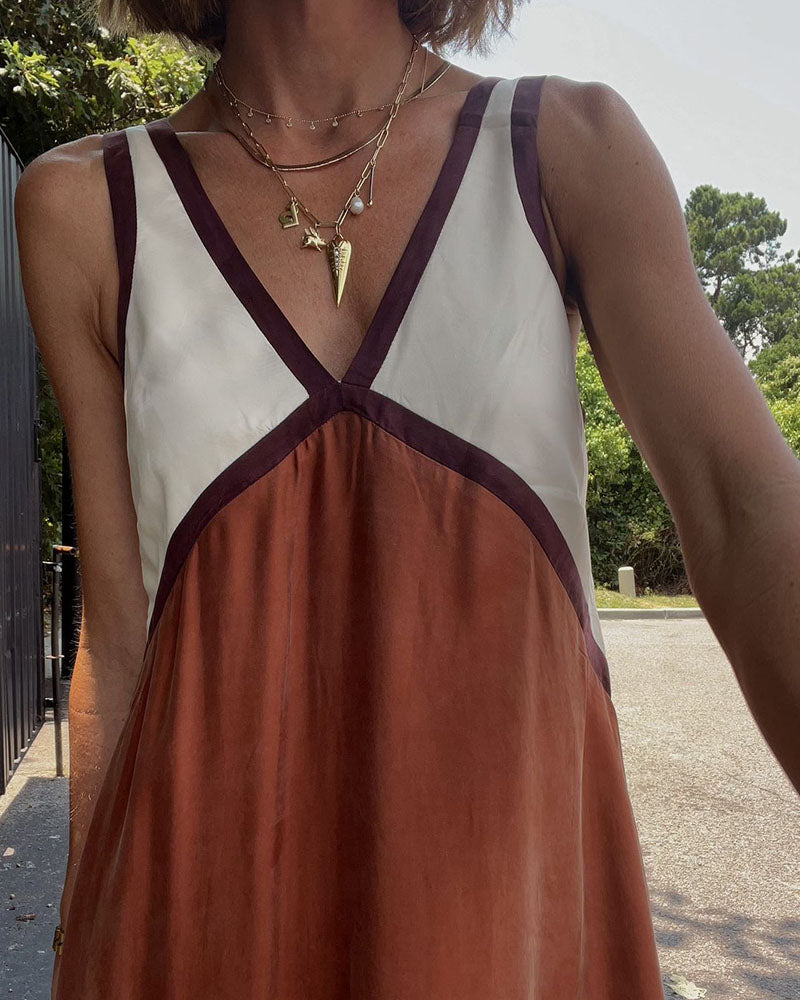 Stylish women's maxi dress with elegant contrast panels, long design and V-neck.
