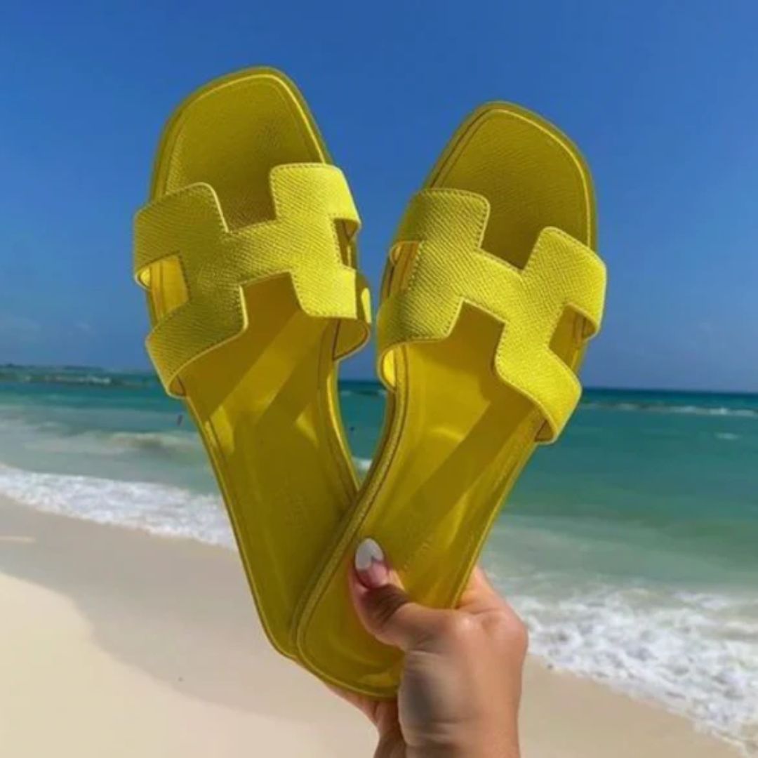 Cora ladies' casual sandals, featuring a comfortable slip-on design for stylish summer and beach footwear.