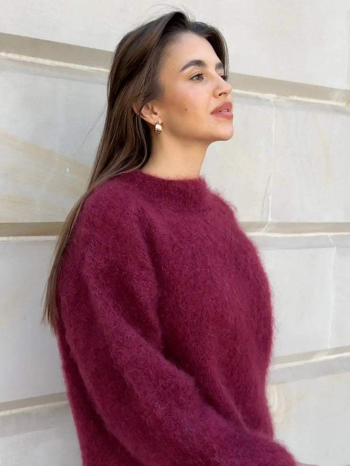 Versatile fall fashion: elegant women's textured knit sweater, soft, cozy, and ideal for layering.