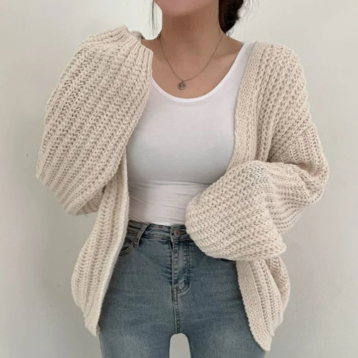 Elegant women's open-front oversized cardigan, made from a cozy knit, perfect for daily wear.