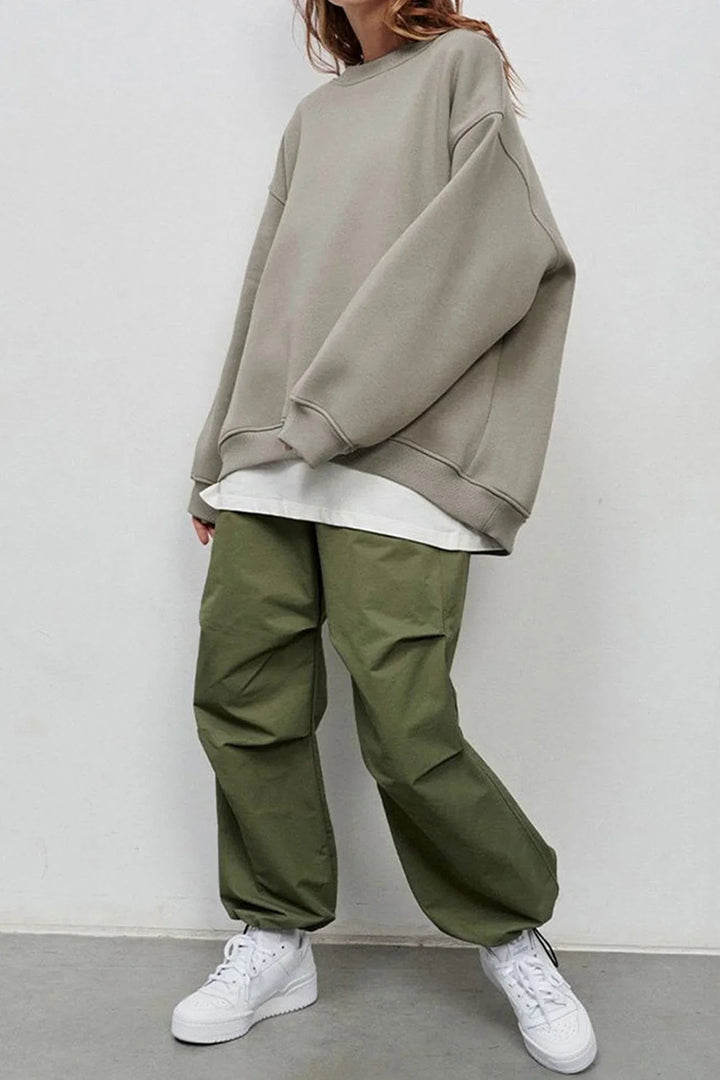 Layering-friendly women's oversized round neck sweatshirt. Cozy top for versatile casual & winter fashion.