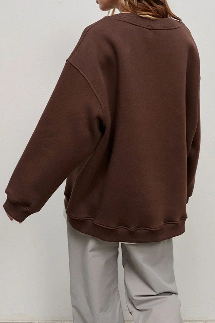 Women's oversized round neck sweatshirt. Cozy, versatile top for casual wear, street style & winter fashion.