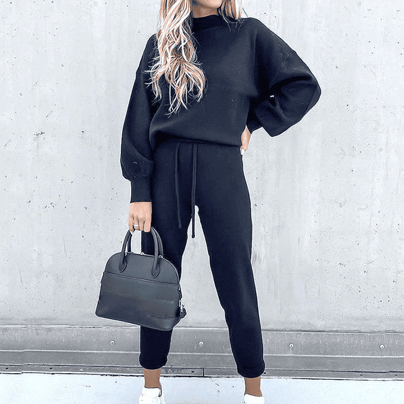 Soft fabric women's two-piece loungewear set, perfect for a cozy and comfortable day indoors or sleep.
