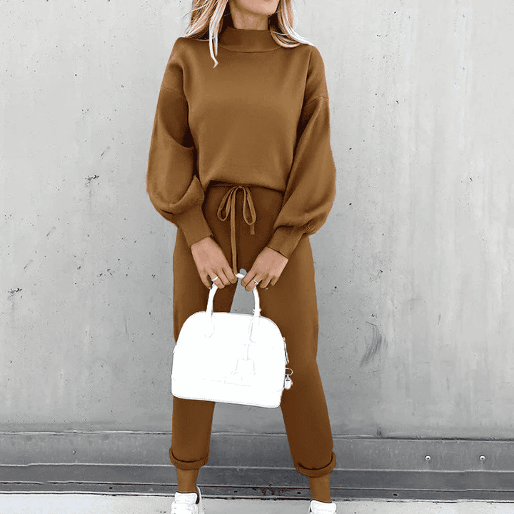 Fashionable women's comfort set, versatile two-piece loungewear for cozy evenings and relaxed mornings.