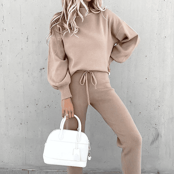 Casual women's loungewear set, super soft and comfortable, offering a relaxed fit for home wear.