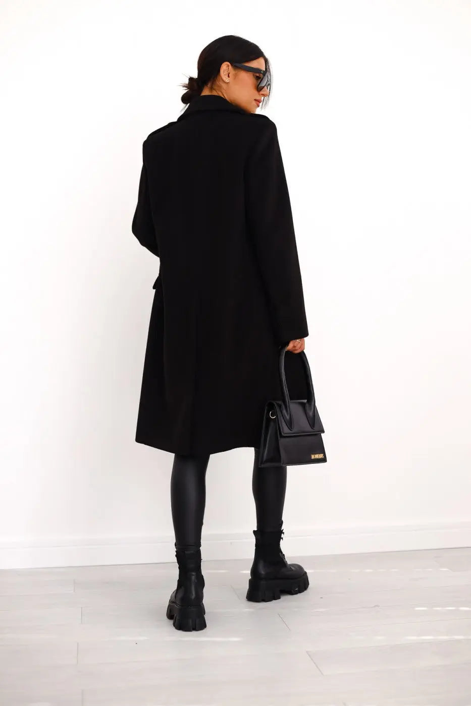Sophisticated women's long tailored coat, ideal for office wear & formal events.