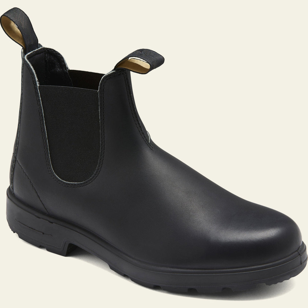 Fashionable women's Chelsea boots, perfect for fall/winter, featuring a comfortable fit and strong grip sole.