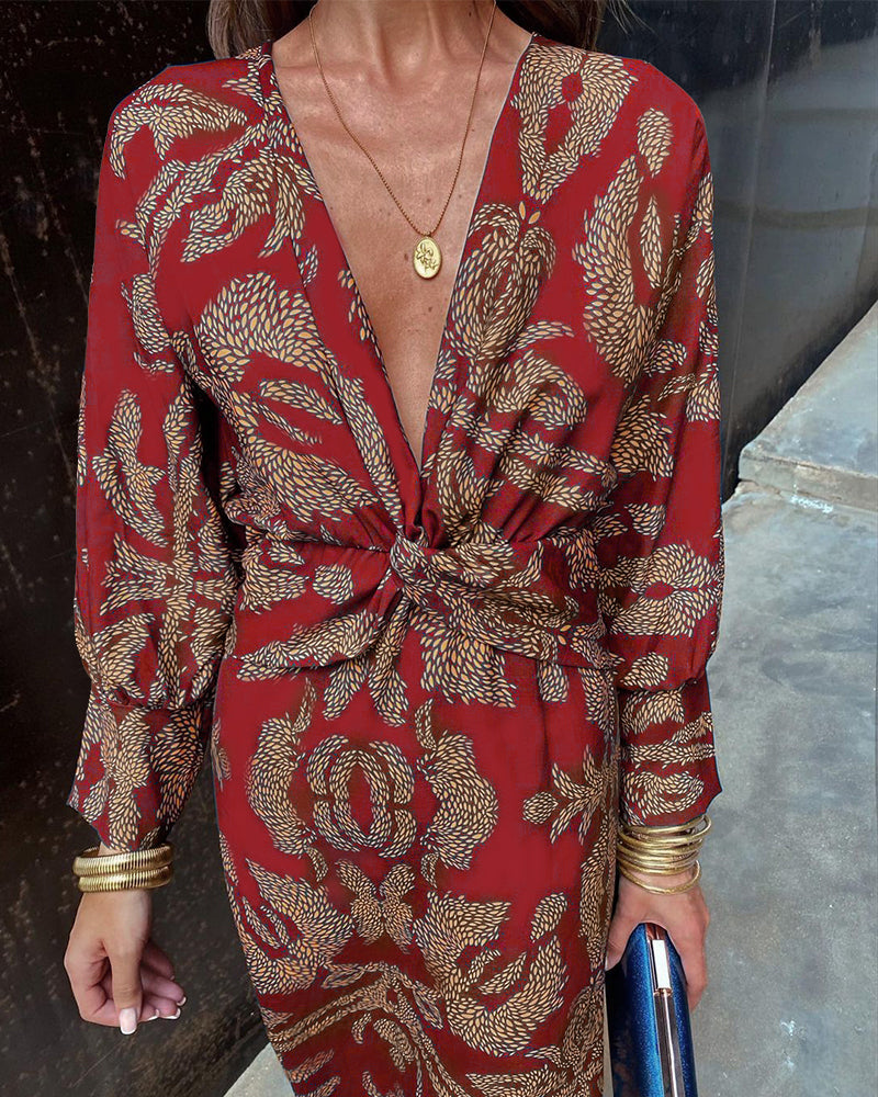 Boho-inspired women's wrap dress. Stylish midi length, perfect for an effortlessly chic summer.