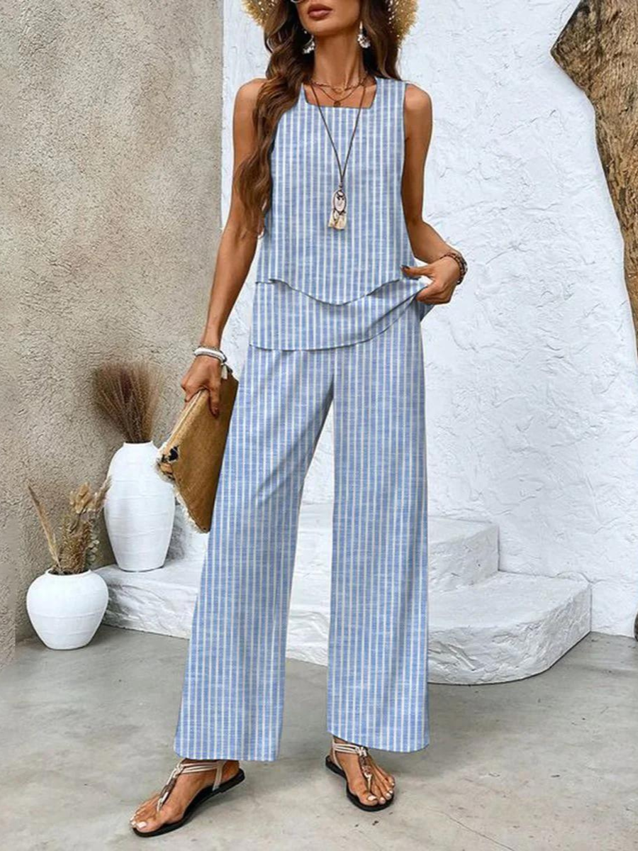 Fashionable women's floral two-piece set, featuring wide-leg trousers & a layered top for a comfy summer look.