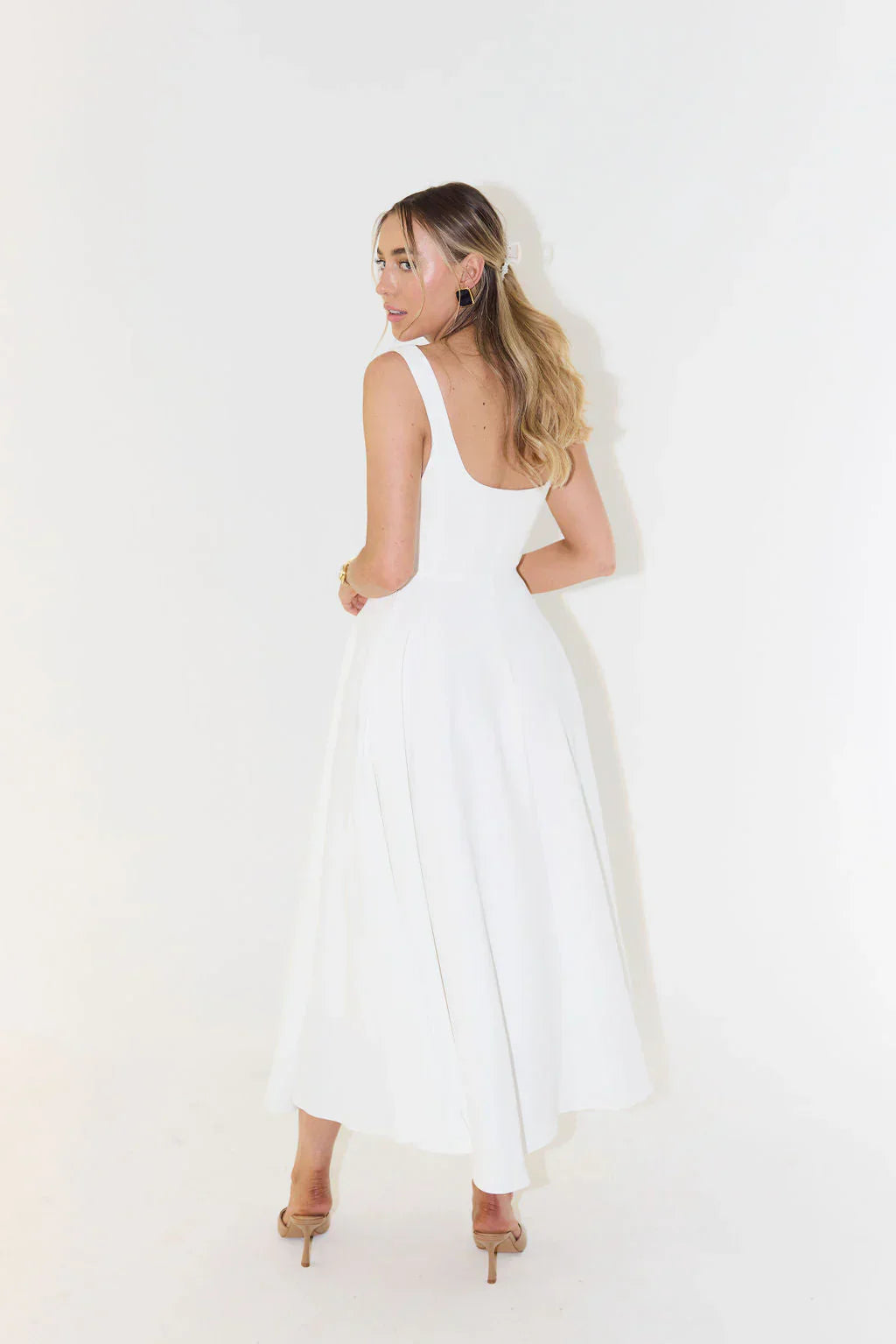 Timeless women's flared midi cocktail dress, ideal for parties and elegant occasion wear.