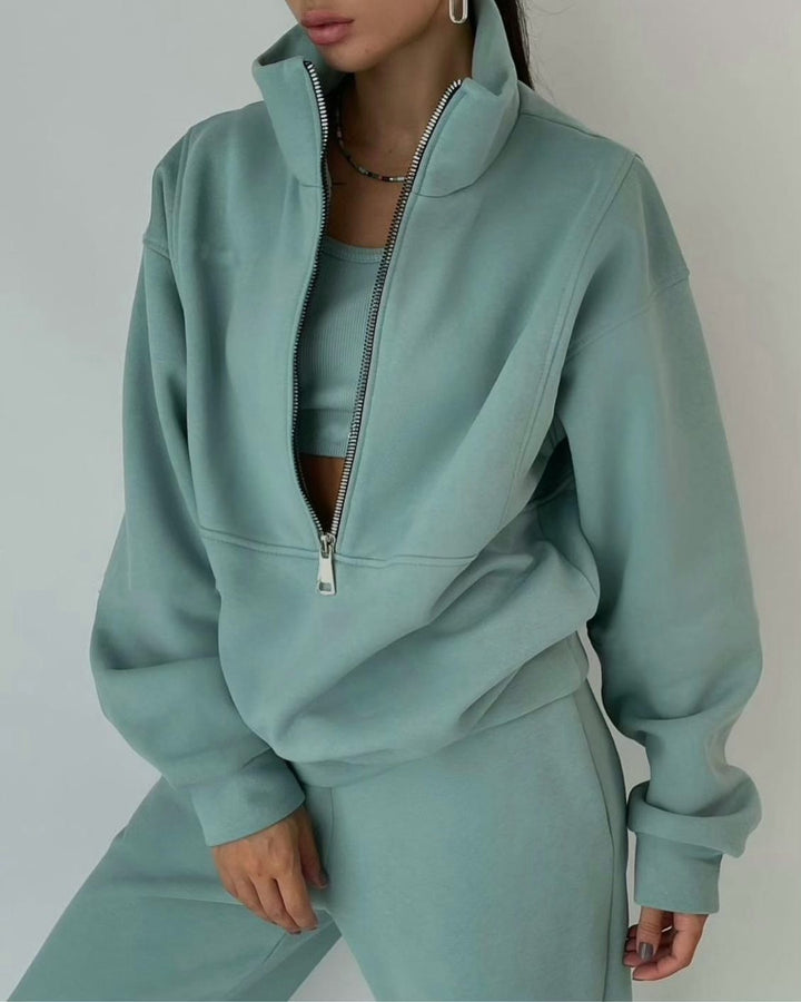Stylish women's two-piece lounge set: relaxed top & bottoms. Ideal for comfort wear & home. Evy fleece combo.