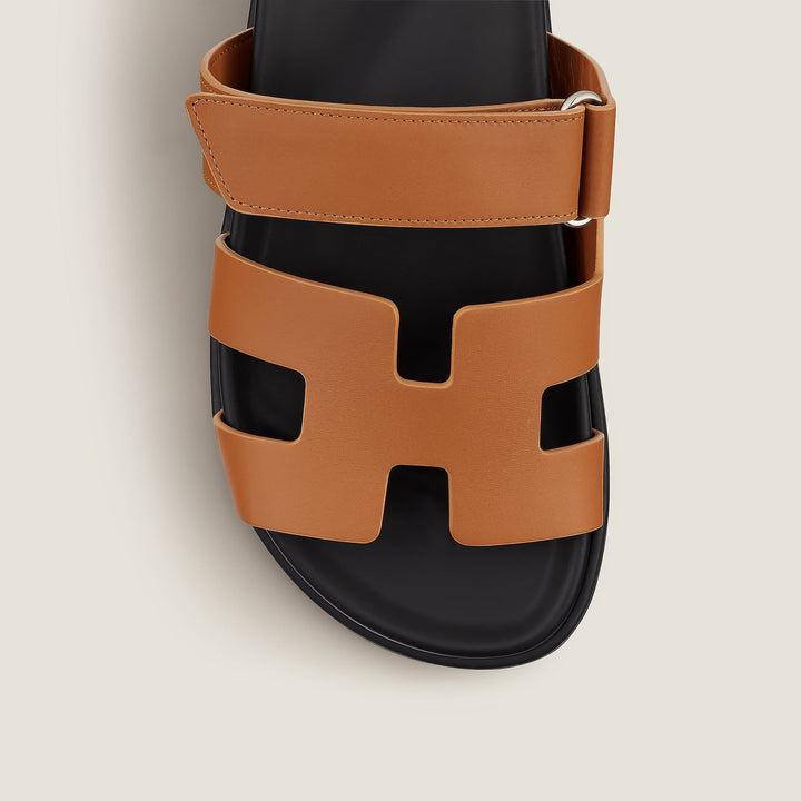 Women's flat slip-on sandals, ideal for everyday. Comfortable and chic for summer outings.