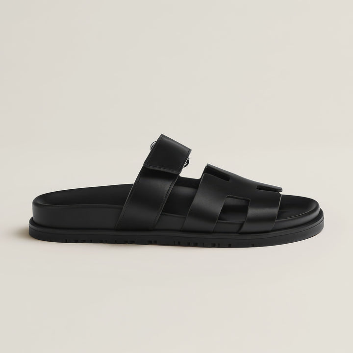 Comfortable women's slip-on flat sandals. Ideal for everyday wear and casual summer fashion.