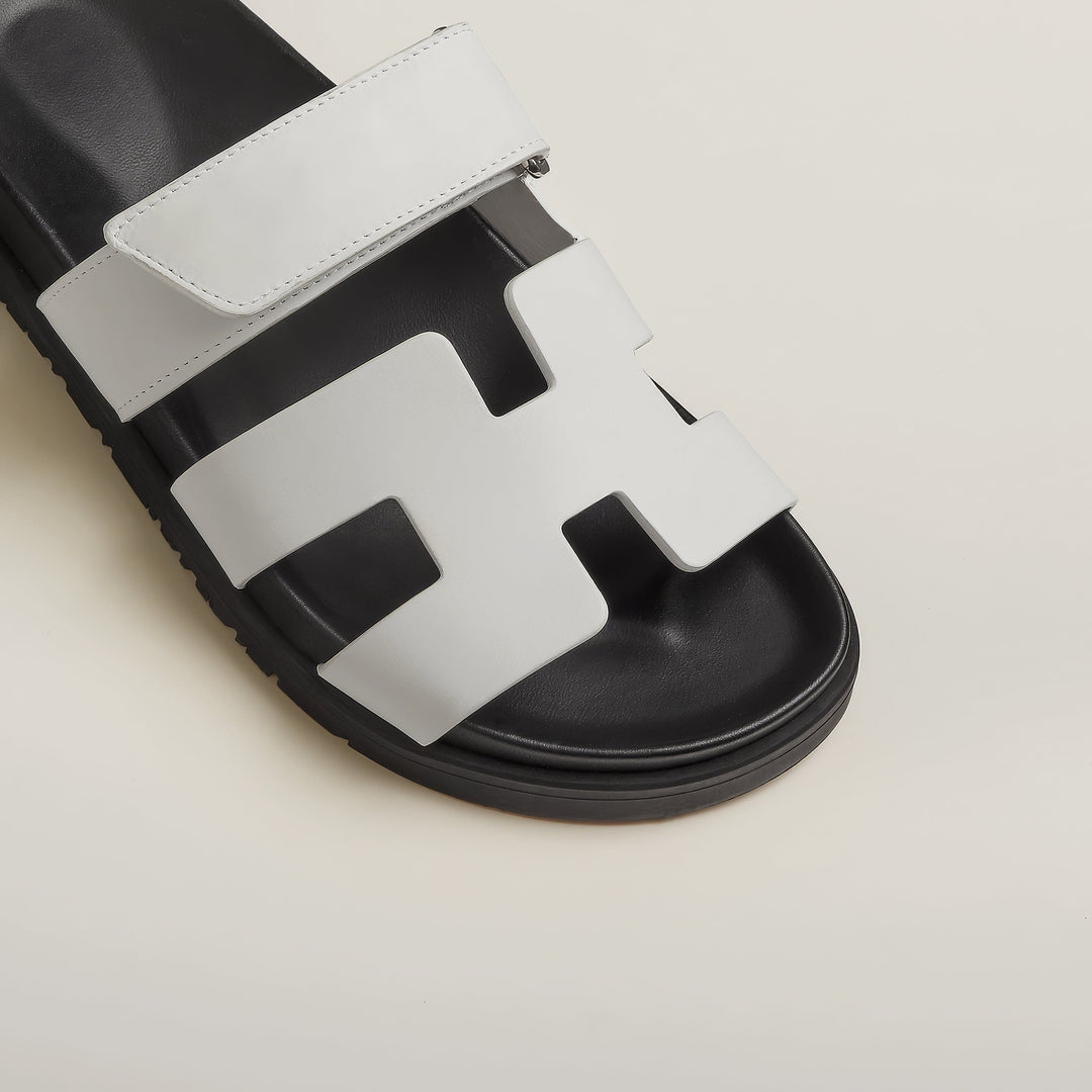Fashionable women's flat sandals, slip-on style. Comfortable for daily wear in summer.