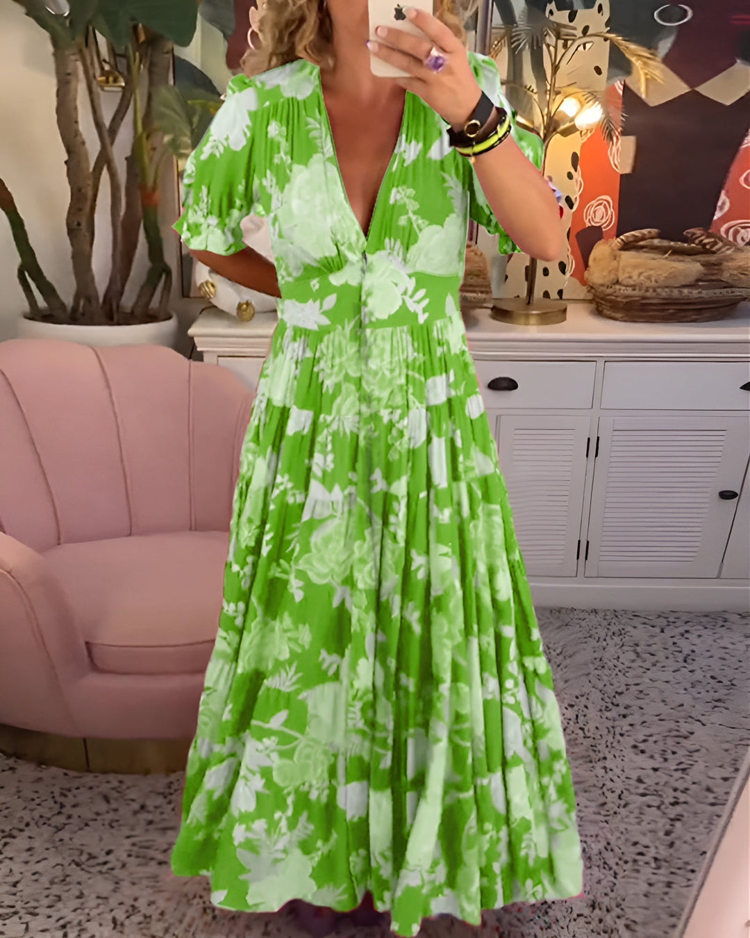 Effortless casual elegance in this women's floral print V-neck day dress with pockets, ideal for spring/summer.