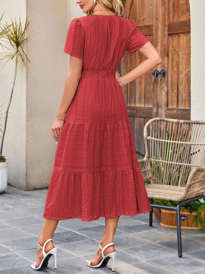 Chic casual women's midi dress, flowy design, handy pockets, notched neckline.