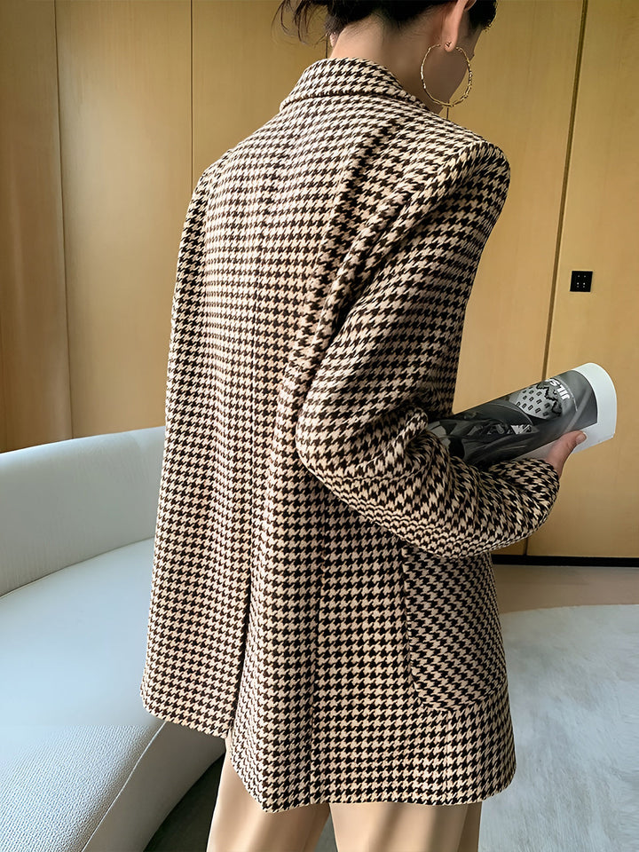 Sophisticated houndstooth blazer for women, featuring a belted waist and trendy split hem. Stylish outerwear.