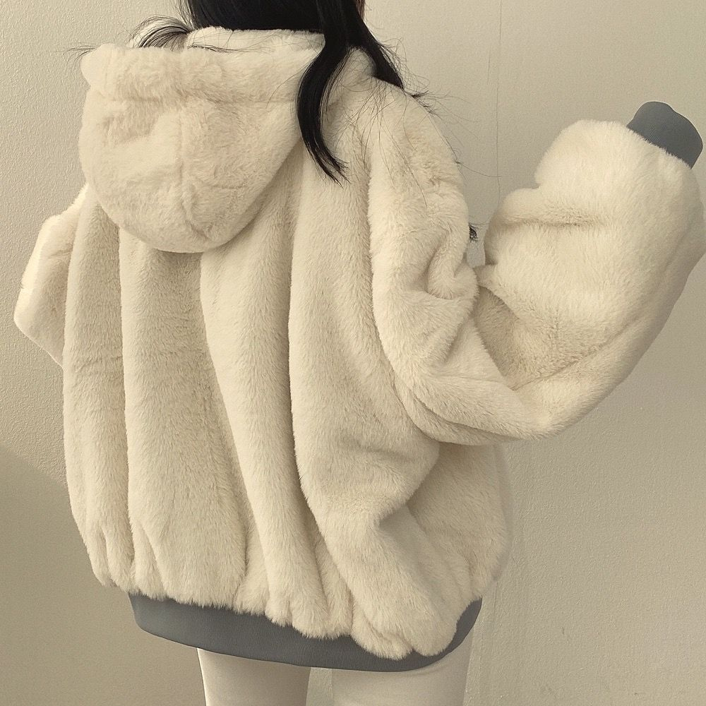 Modern women's reversible winter coat, Isla, hooded and warm, great for travel and casual winter outfits.