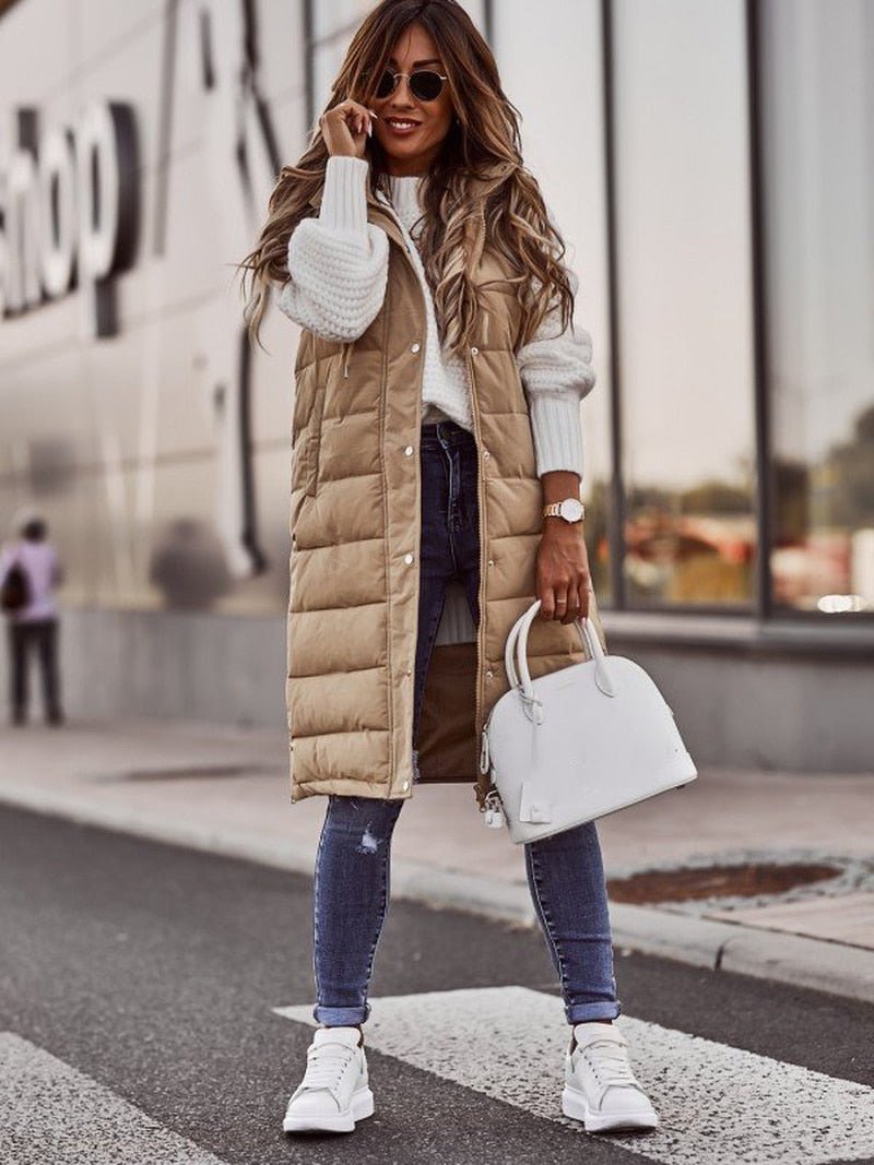Warm and trendy women's knee-length quilted bodywarmer, essential sleeveless outerwear.