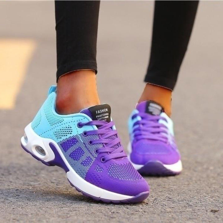 Everyday comfort: women's lightweight sneakers. Versatile low-top shoes for walking and casual wear.