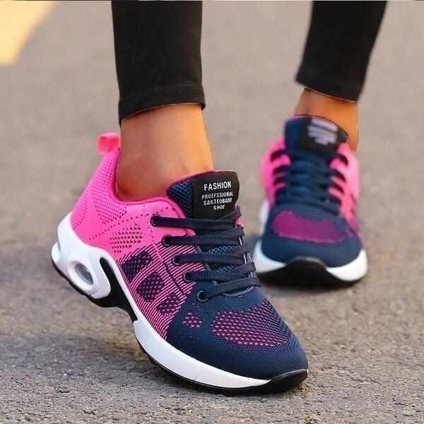 Stylish women's lightweight low-top sneakers. Comfortable and versatile casual shoes for everyday walking.